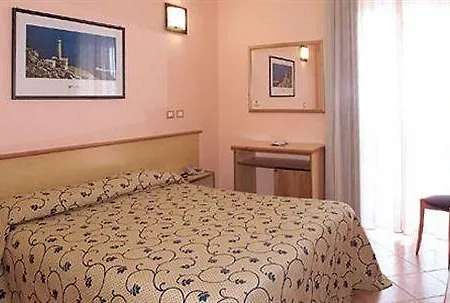 Отель Gatto Bianco Casalabate Лечче